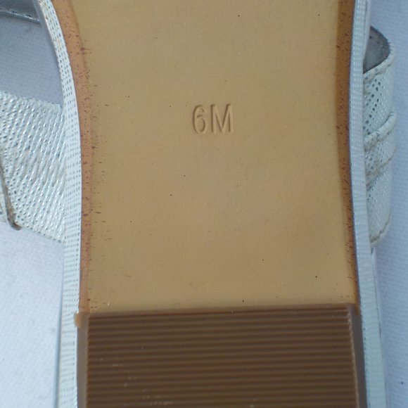 New Marc Fisher slide Sandals with Chain accent Silver White SZ 6 - Picture 3 of 15